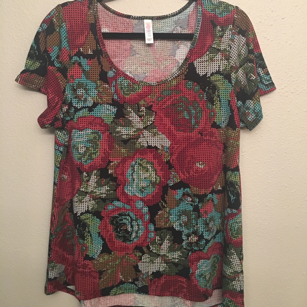 LuLaRoe Classic T Rose design.